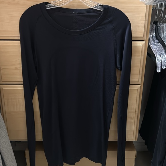 Lululemon NAVY swiftly tech long sleeve tee - Picture 3 of 4